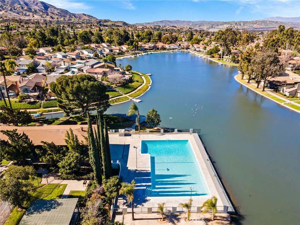 https://media.crmls.org/medias/cf356bc5-e630-45a4-a9a1-e9bf11ac9d21.jpg?preset=X-Large