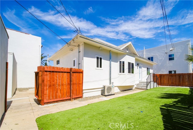 1113 Pacific Ave, Long Beach CA: https://media.crmls.org/medias/cf364d7f-d7a8-4cec-876d-18ce1d1326ae.jpg