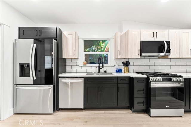 Detail Gallery Image 13 of 35 For 1148 Locust, Long Beach,  CA 90813 - – Beds | – Baths