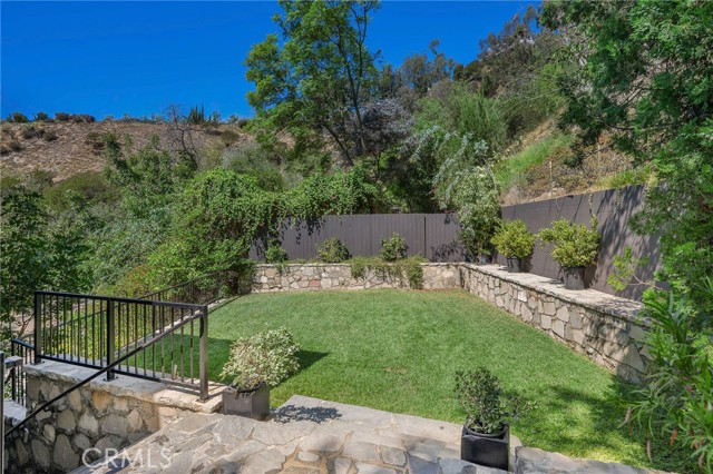 Detail Gallery Image 4 of 41 For 1782 Viewmont Dr, Los Angeles,  CA 90069 - 3 Beds | 4/1 Baths