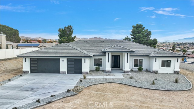 Detail Gallery Image 1 of 44 For 16091 Chiwi Rd, Apple Valley,  CA 92307 - 4 Beds | 3/1 Baths