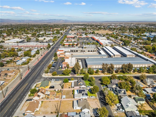 44043 Hoban Avenue, Lancaster CA: https://media.crmls.org/medias/cf3ae015-5618-4067-84a7-9484c0f590ba.jpg