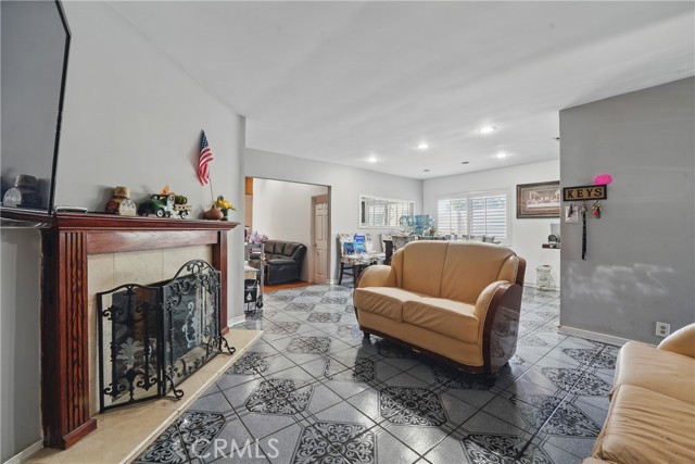 Detail Gallery Image 4 of 50 For 14276 Aztec St, Sylmar,  CA 91342 - 5 Beds | 4 Baths