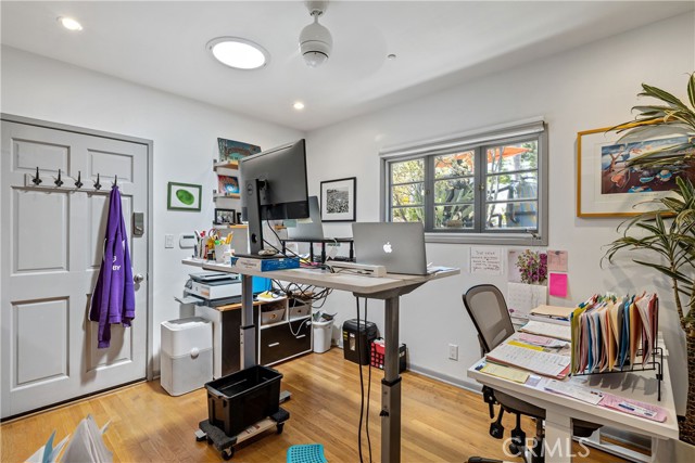 Detail Gallery Image 24 of 33 For 1701 Pier Ave, Santa Monica,  CA 90405 - 4 Beds | 2/1 Baths