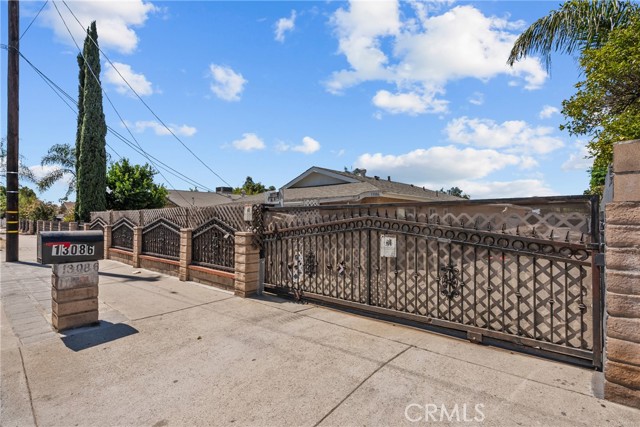 13086 Foothill Boulevard, Sylmar CA: https://media.crmls.org/medias/cf3c78ac-463c-4d4c-9a0e-7327b13af273.jpg