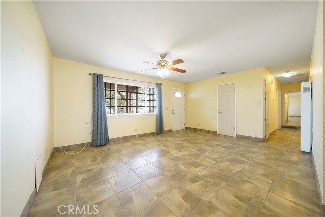 Detail Gallery Image 15 of 58 For 11020 Viento Pl, Apple Valley,  CA 92308 - 5 Beds | 3 Baths