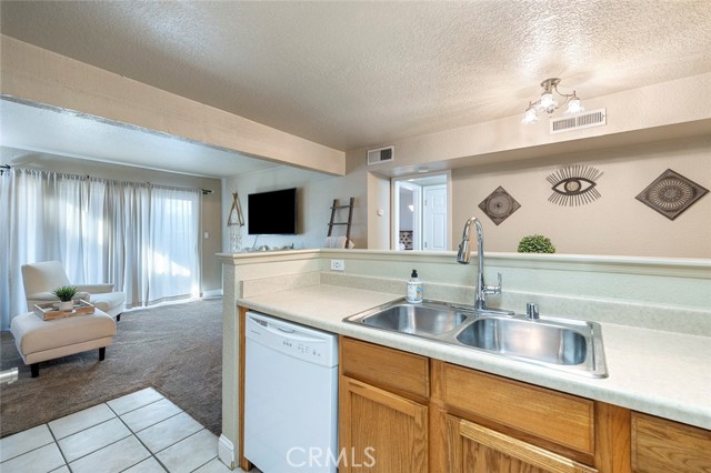 Detail Gallery Image 10 of 33 For 2881 Huntington Bld #137,  Fresno,  CA 93721 - 1 Beds | 1 Baths