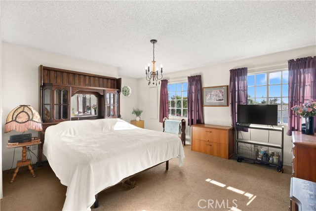 14432 Elmhurst Cir, Huntington Beach CA: https://media.crmls.org/medias/cf3d09b2-a694-403e-83d9-4282019782f7.jpg