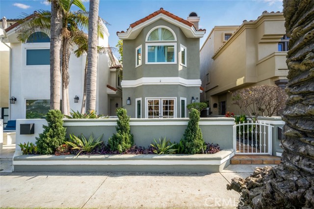 Detail Gallery Image 1 of 1 For 210 8th St, Huntington Beach,  CA 92648 - 3 Beds | 3/2 Baths