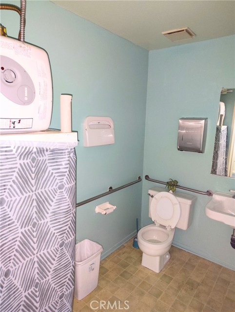 14368 St Andrews Drive, Victorville, California 92395, ,Commercial Lease,For Rent,14368 St Andrews Drive,CRHD25073720