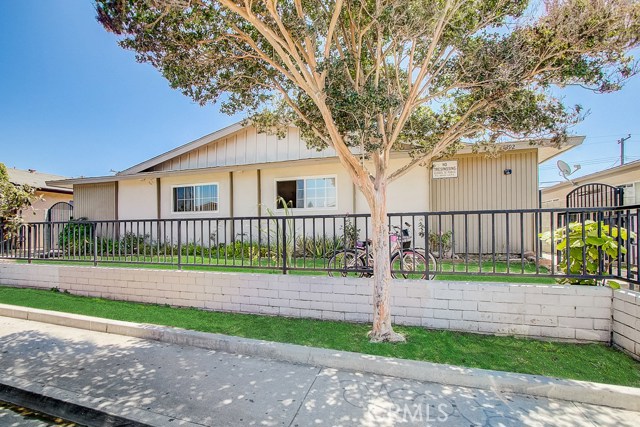 17392 Jacquelyn Ln, Huntington Beach, CA 92647