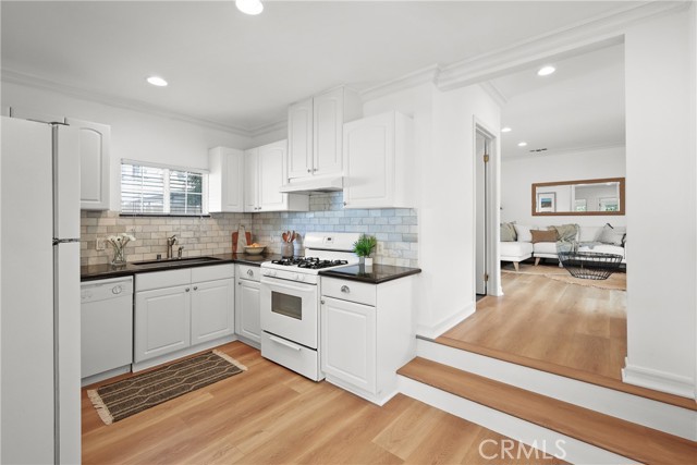 2482 New York Drive, Altadena CA: https://media.crmls.org/medias/cf3f350a-102b-44c0-a2de-77e1512c543c.jpg