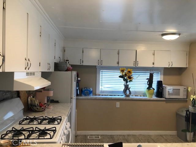 1618 W 132nd Street, Gardena CA: https://media.crmls.org/medias/cf403fe0-4bcd-48e1-a99c-e4dd03e8d514.jpg