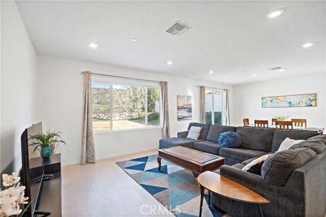 Detail Gallery Image 9 of 66 For 8044 Country Mile Ln, Riverside,  CA 92507 - 5 Beds | 3/1 Baths