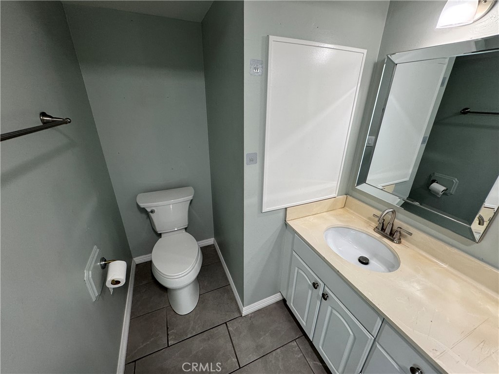 https://media.crmls.org/medias/cf40e9f2-5f05-43d7-865a-8093a1b3fcc2.jpg?preset=X-Large
