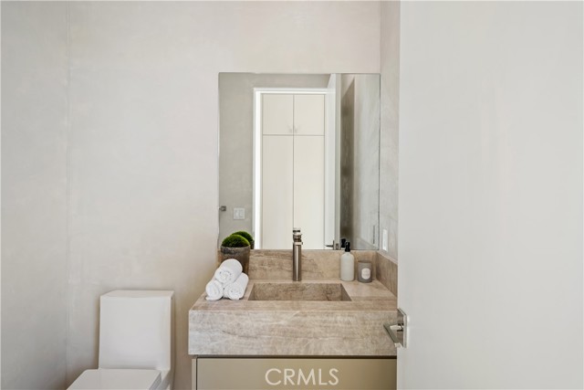 10840 Queensland, Los Angeles CA: https://media.crmls.org/medias/cf41b666-e9ea-492f-a6f7-474485359672.jpg