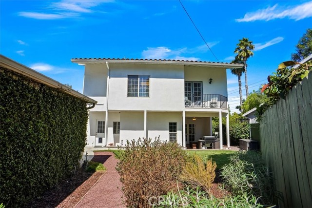 525 Bob Hope Drive, Burbank CA: https://media.crmls.org/medias/cf4364e0-390d-4949-b70c-98b1fd4731e8.jpg