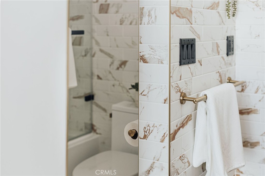 https://media.crmls.org/medias/cf440155-1b62-44d0-afaa-505aa7c5bc5b.jpg?preset=X-Large