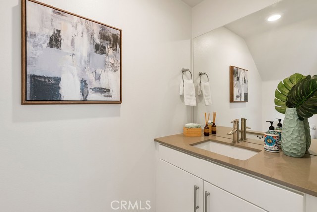 Detail Gallery Image 14 of 26 For 2700 E Chaucer St #23,  Los Angeles,  CA 90065 - 4 Beds | 4 Baths