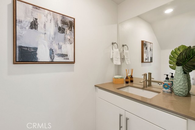 Detail Gallery Image 14 of 26 For 2700 E Chaucer St #23,  Los Angeles,  CA 90065 - 4 Beds | 4 Baths