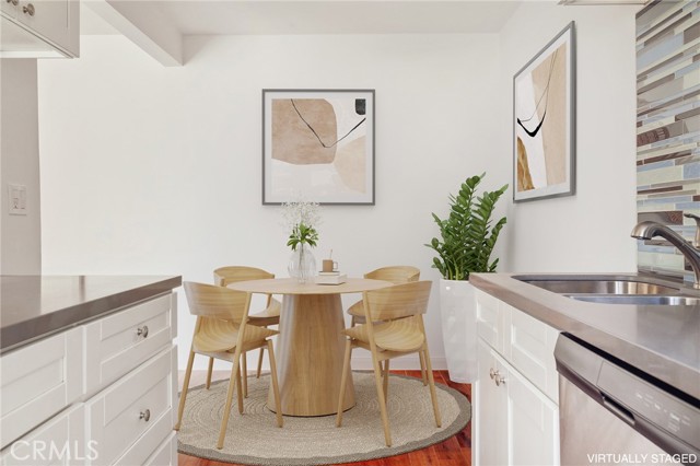 Detail Gallery Image 6 of 23 For 1918 11th St #D,  Santa Monica,  CA 90404 - 2 Beds | 2 Baths