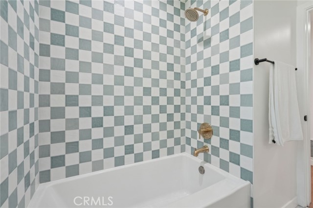 7020 Encino Avenue, Van Nuys CA: https://media.crmls.org/medias/cf44f596-3ac0-4bee-8e14-6af764016445.jpg
