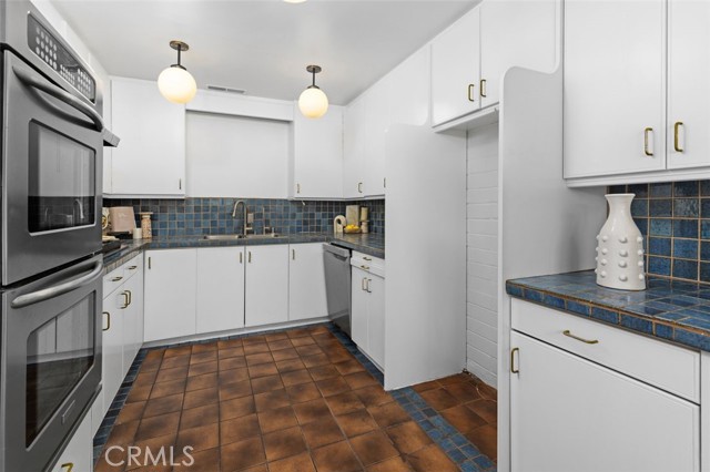 Detail Gallery Image 4 of 38 For 444 Oneida Dr, Pasadena,  CA 91107 - 2 Beds | 3 Baths