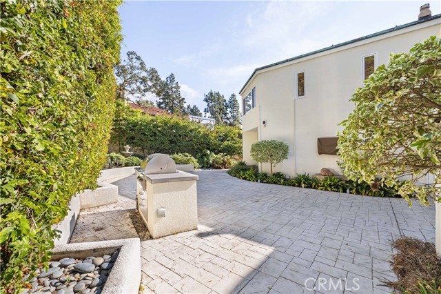 2 Inverness Lane, Newport Beach CA: https://media.crmls.org/medias/cf4510ca-6a3b-445a-b814-f9f3f969b25c.jpg