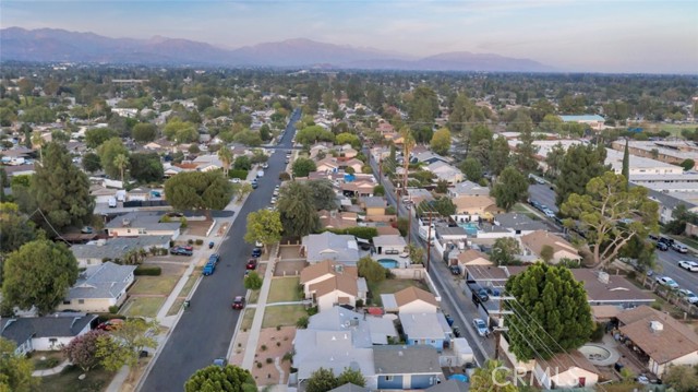 16908 Los Alimos Street, Granada Hills CA: https://media.crmls.org/medias/cf453e52-1b2c-4311-a250-d91d62e06664.jpg