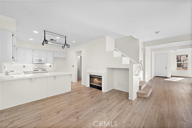 68 Kyle Court, Ladera Ranch CA: https://media.crmls.org/medias/cf4567e9-8d07-4506-9621-8efce008b10a.jpg