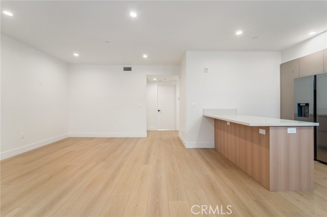 Detail Gallery Image 11 of 24 For 7510 Sepulveda Bld, Van Nuys,  CA 91405 - 3 Beds | 2 Baths