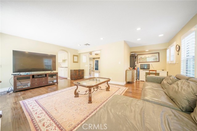 Detail Gallery Image 16 of 32 For 18741 Hillsboro Rd, Northridge,  CA 91326 - 5 Beds | 6/1 Baths