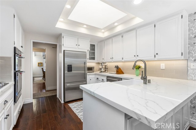 Detail Gallery Image 11 of 57 For 30 Jetty Dr, Corona Del Mar,  CA 92625 - 2 Beds | 2 Baths