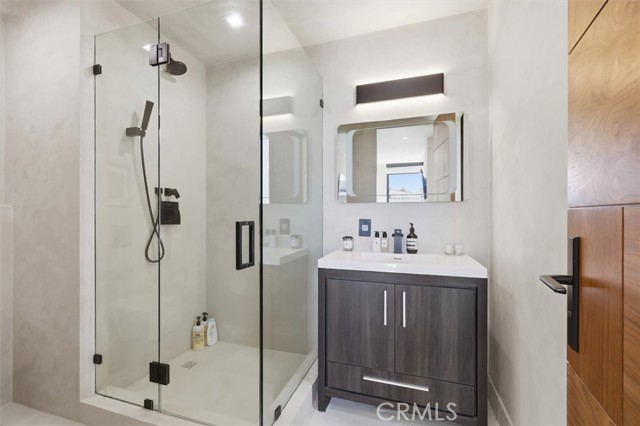 Detail Gallery Image 44 of 62 For 750 California Ave, Venice,  CA 90291 - 4 Beds | 4 Baths