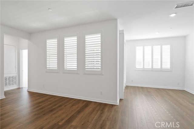 Detail Gallery Image 12 of 30 For 960 N Tangent Privado #305,  Ontario,  CA 91764 - 3 Beds | 2 Baths