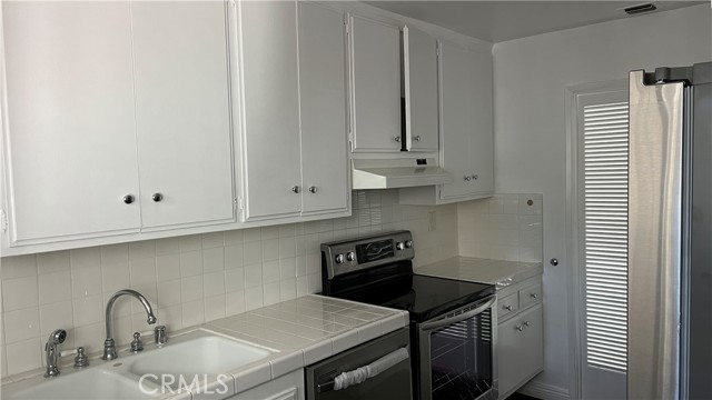 Detail Gallery Image 9 of 18 For 1745 Selby Ave #5,  Los Angeles,  CA 90024 - 2 Beds | 3 Baths