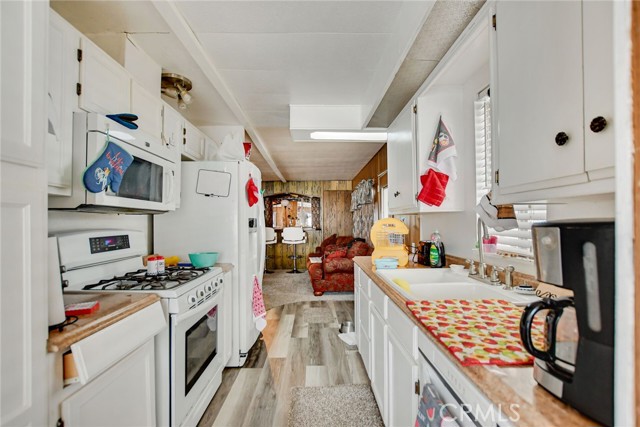 1735 San Leandro Drive, Hemet CA: https://media.crmls.org/medias/cf4864b4-5905-45ae-bbb2-9282a2445421.jpg