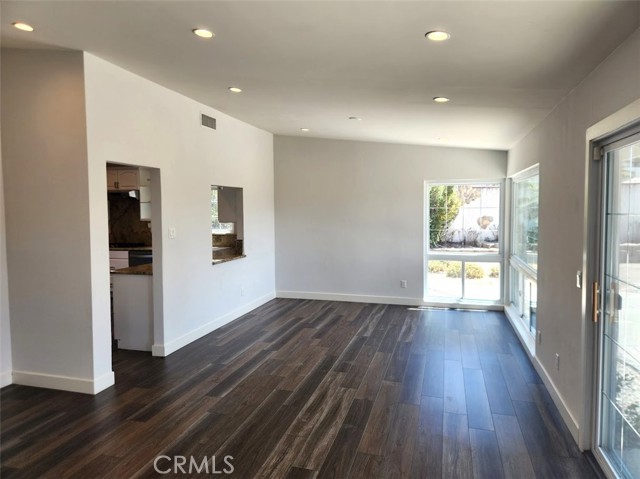 Detail Gallery Image 7 of 19 For 22808 Gershwin Dr, Woodland Hills,  CA 91364 - 4 Beds | 3 Baths