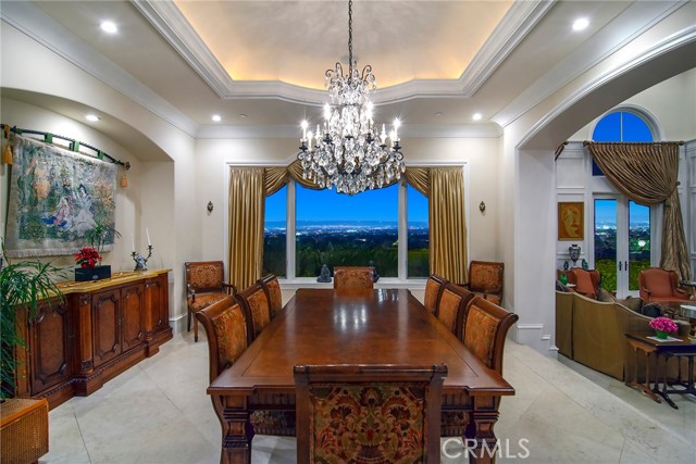 Detail Gallery Image 26 of 73 For 18933 La Montana Pl, Tarzana,  CA 91356 - 7 Beds | 6/1 Baths