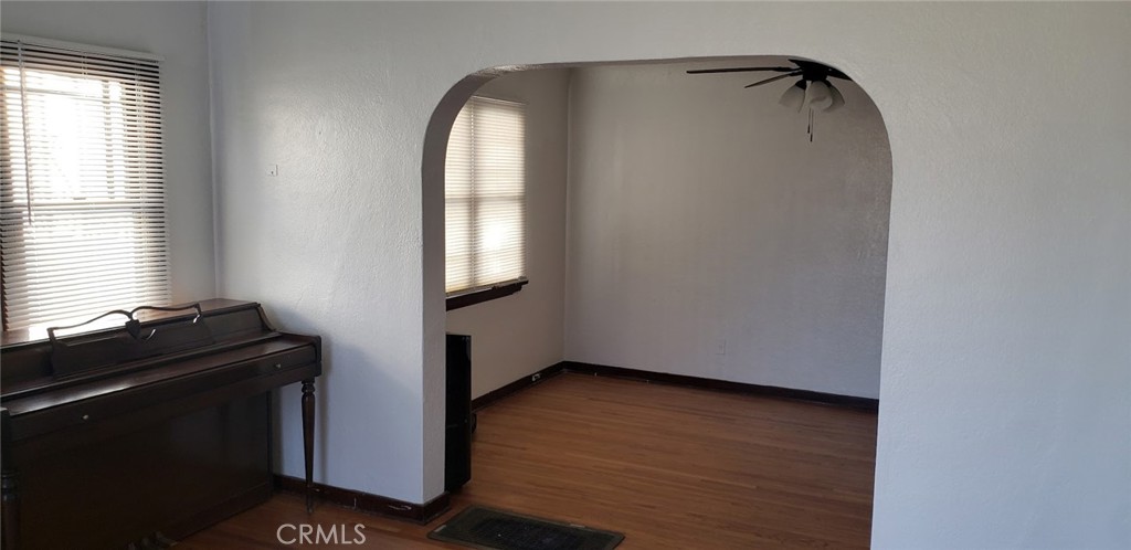 https://media.crmls.org/medias/cf4932aa-2056-4a93-8785-c4695988cbaf.jpg?preset=X-Large