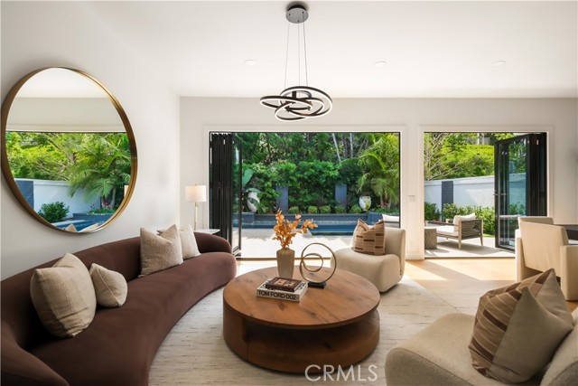 Detail Gallery Image 6 of 42 For 22 Rue Cannes, Newport Beach,  CA 92660 - 2 Beds | 2 Baths