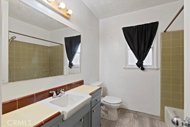 9709 Cabanas Avenue, Tujunga CA: https://media.crmls.org/medias/cf4a05fa-2014-44b0-b8ab-2f0b5d626321.jpg