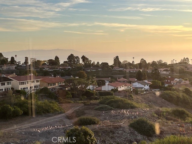 https://media.crmls.org/medias/cf4a5b79-3c5d-4311-be01-0af18cfc7659.jpg?preset=X-Large