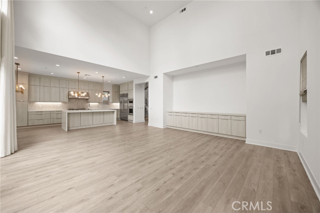 Detail Gallery Image 4 of 28 For 157 Creation St, Irvine,  CA 92618 - 5 Beds | 5 Baths