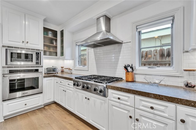 613 Larkspur Avenue, Corona del Mar CA: https://media.crmls.org/medias/cf4af364-7071-4b23-bccd-25adb15f1e17.jpg