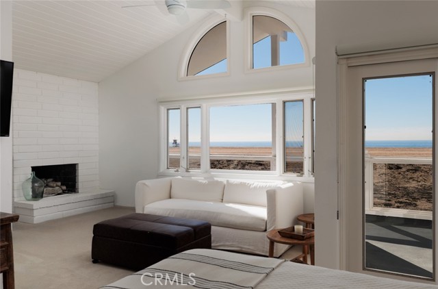 Detail Gallery Image 12 of 19 For 116 E Oceanfront, Newport Beach,  CA 92661 - 3 Beds | 2/1 Baths