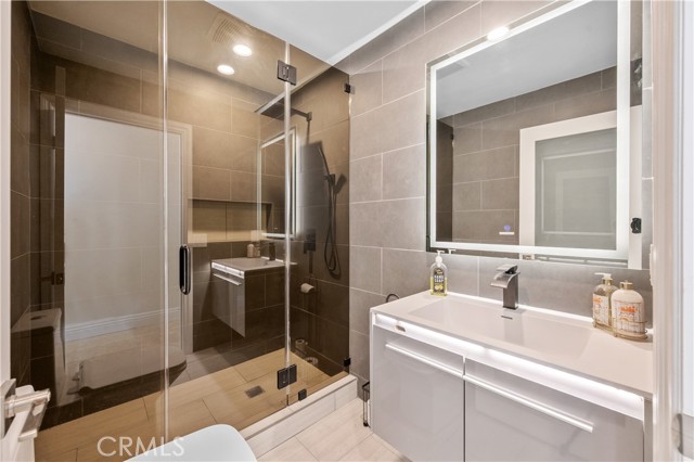 3856 Vista Linda Drive, Encino CA: https://media.crmls.org/medias/cf4b61f8-6794-4ff3-a68e-f89d3929d715.jpg