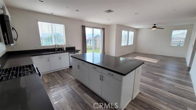 Detail Gallery Image 9 of 35 For 22056 Windham Way, Saugus,  CA 91350 - 4 Beds | 3 Baths