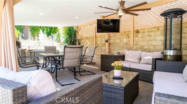 21101 Rosedell Drive, Saugus CA: https://media.crmls.org/medias/cf4c52d6-846c-4b64-b126-8ba9a0188116.jpg