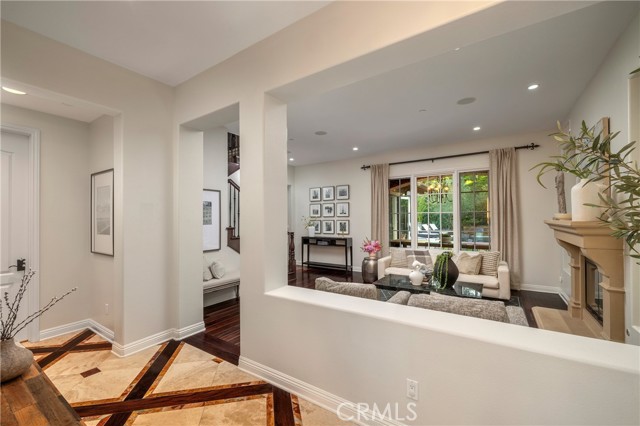 Detail Gallery Image 4 of 47 For 46 Woods Trail, Irvine,  CA 92603 - 5 Beds | 4/1 Baths